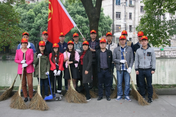 钱清镇机关青年志愿者队开展“五水共治”义务劳动活动